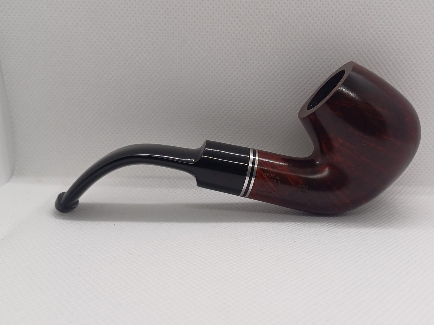 Pipa Peterson Killarney Red (221) Fishtail