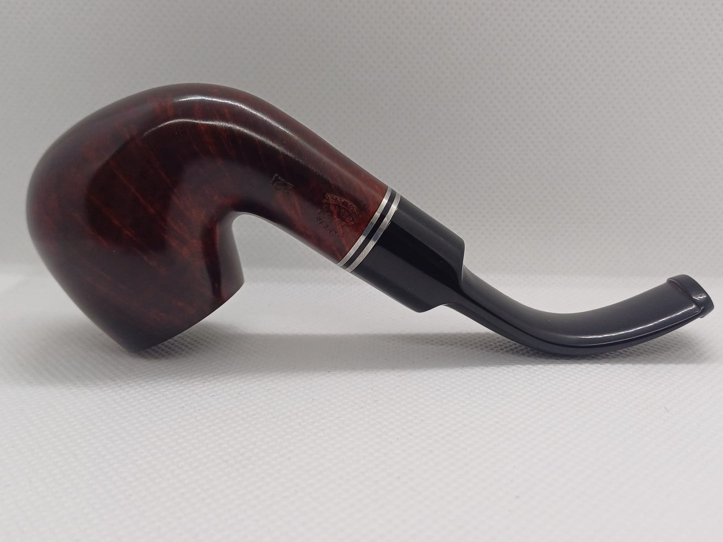 Pipa Peterson Killarney Red (221) Fishtail