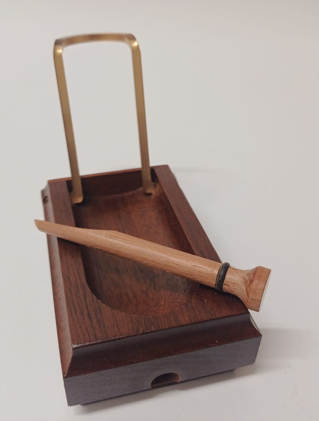 Poggia Pipe in Legno con Pigino