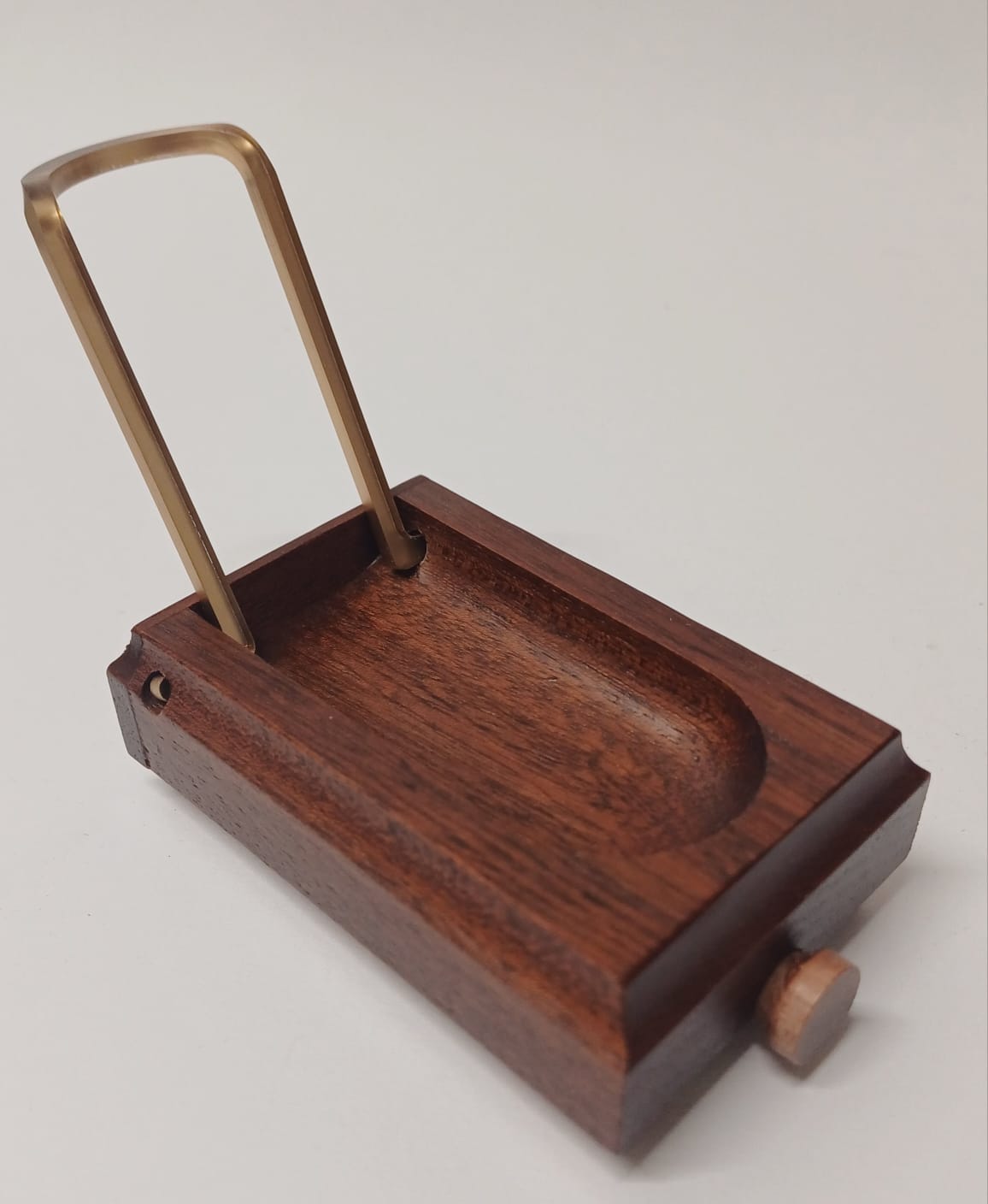 Poggia Pipe in Legno con Pigino