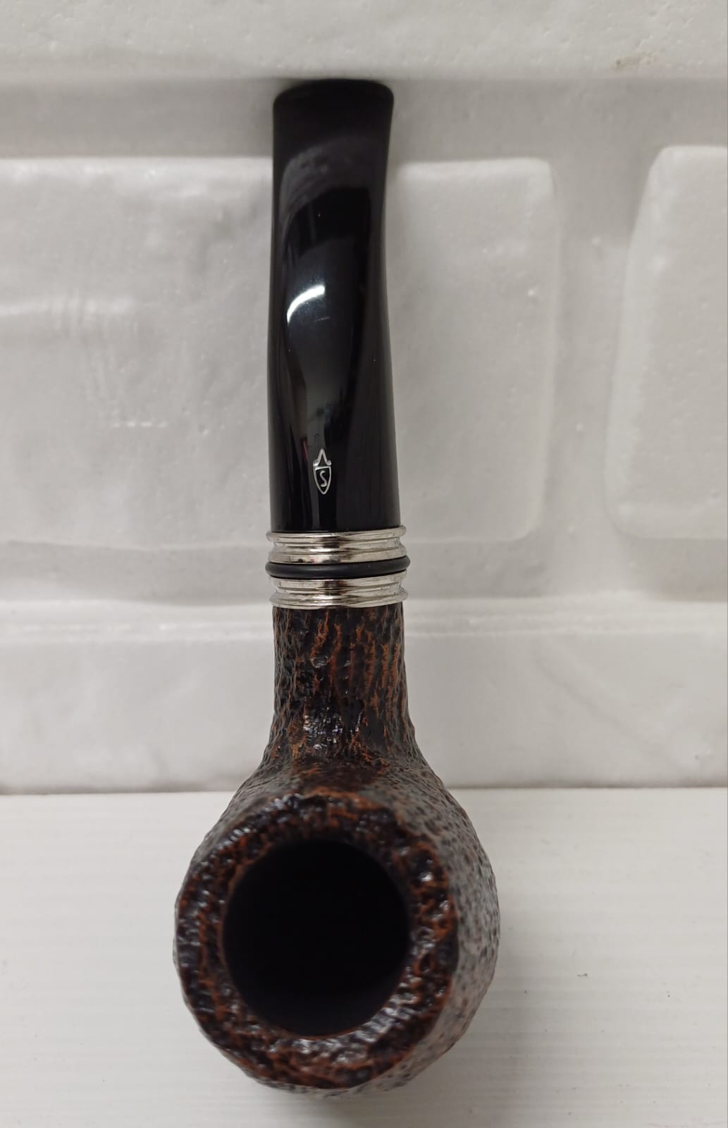 Pipa SAVINELLI Desigual Rusticata 628 | Regolare | Brandy | Curva | con Vera in alluminio e anelli in gomma colorati