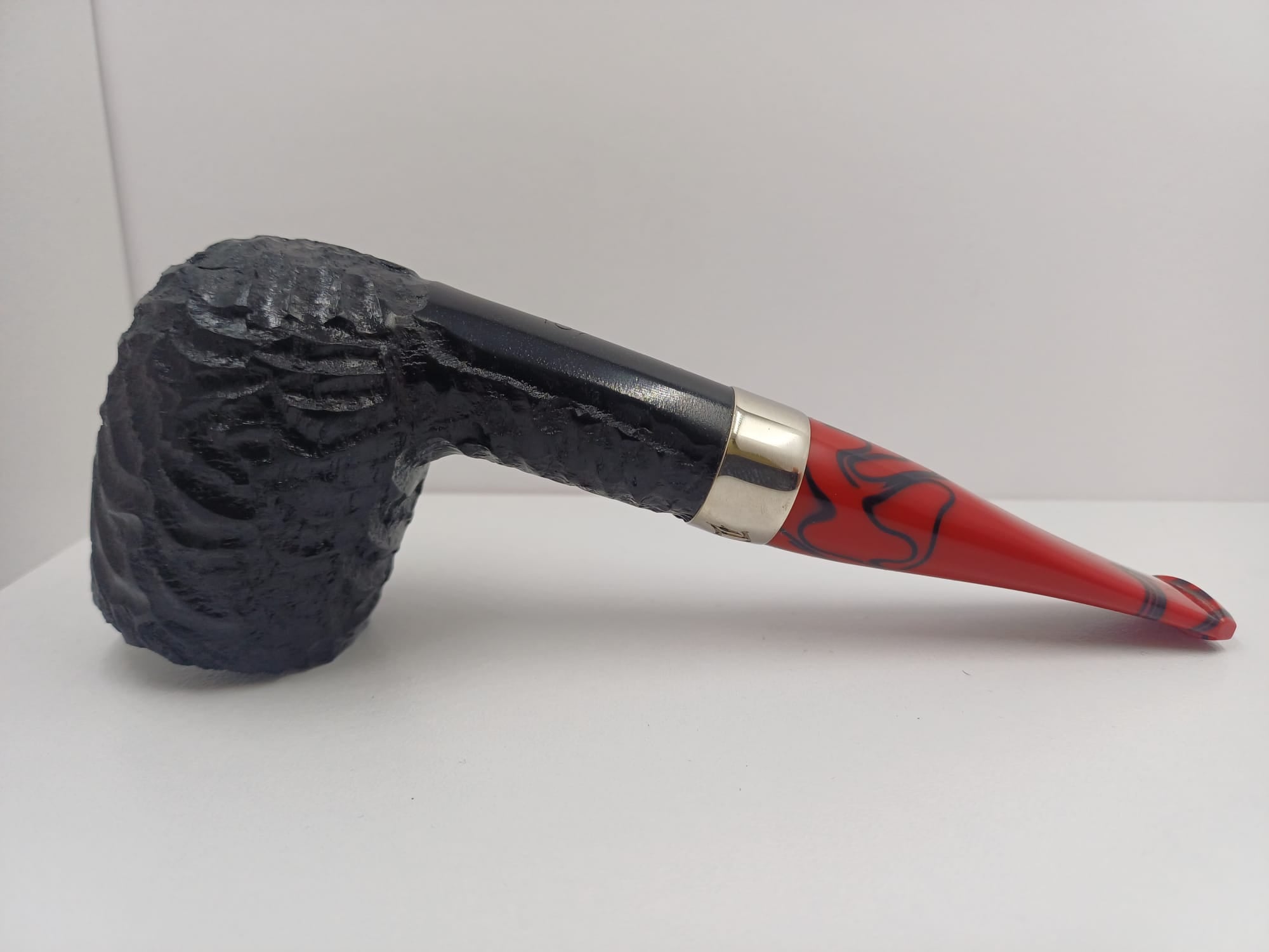 Pipa Peterson Dracula Rusticated Fishtail 107