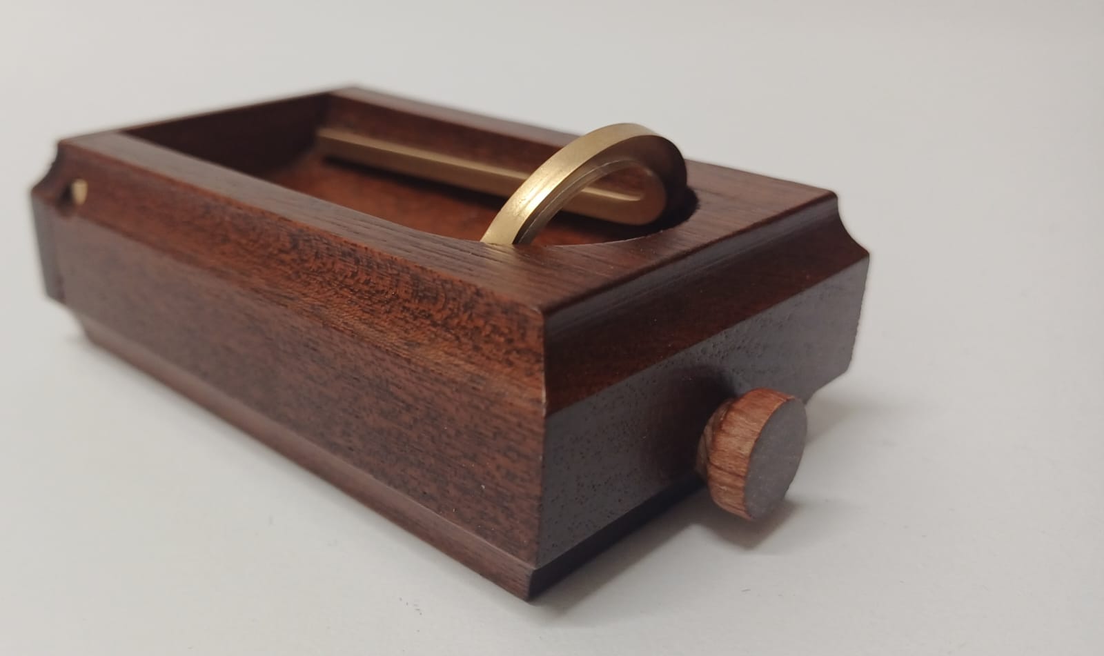 Poggia Pipe in Legno con Pigino